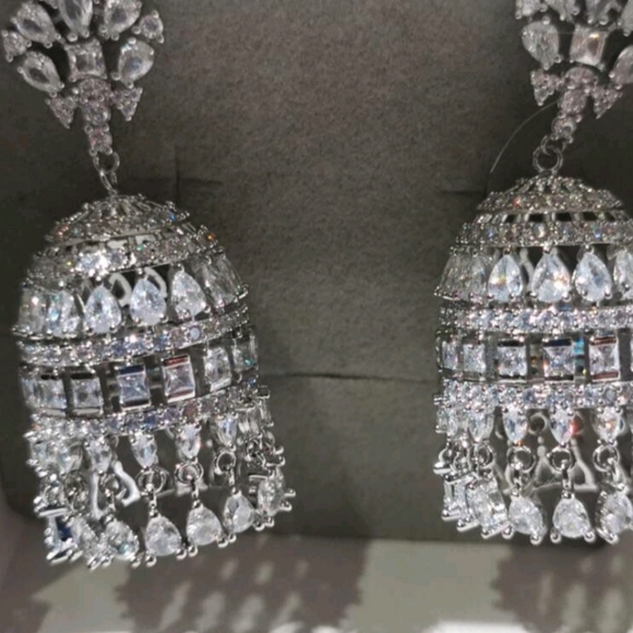 1pair Exquisite Cubic Zirconia Statement Chandelier Earrings For Women - Picture 3 of 3